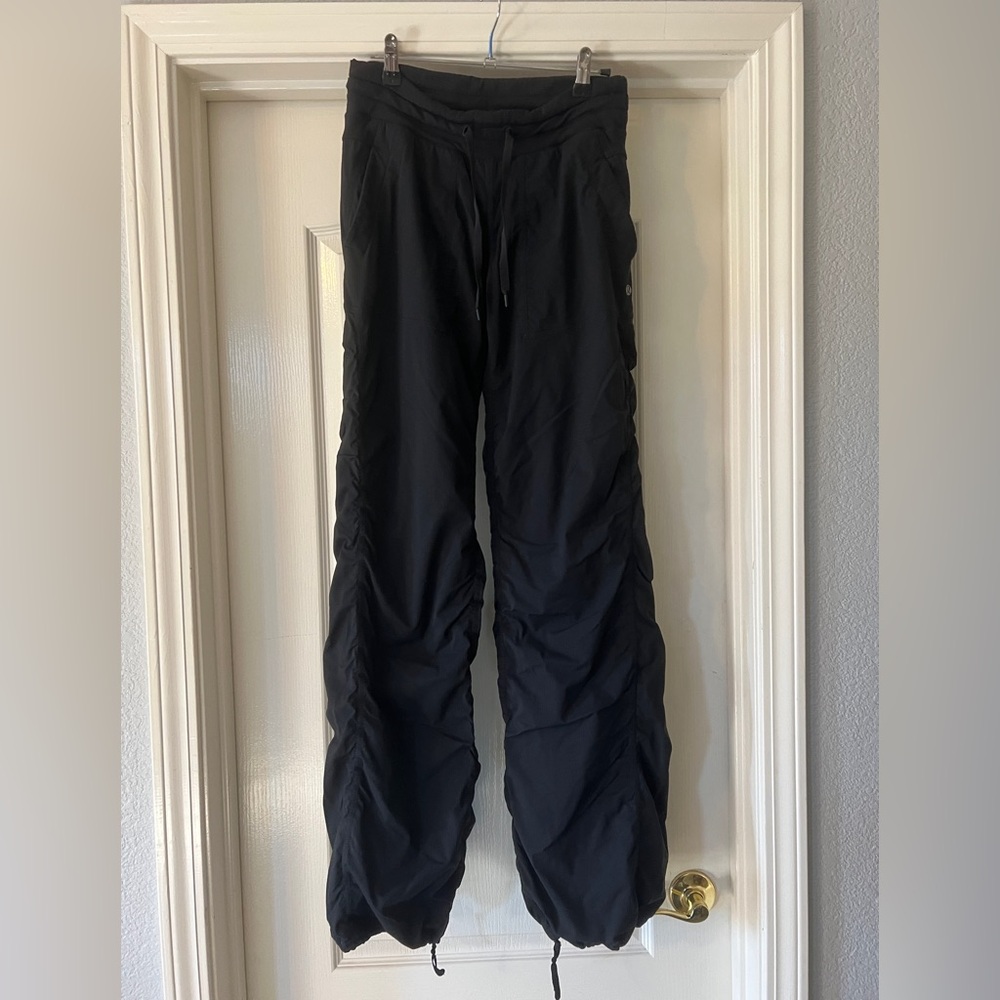 Lululemon Dance Studio Black LINED Women'sSz 6 Mid- Rise Pants - Picture 3 of 10